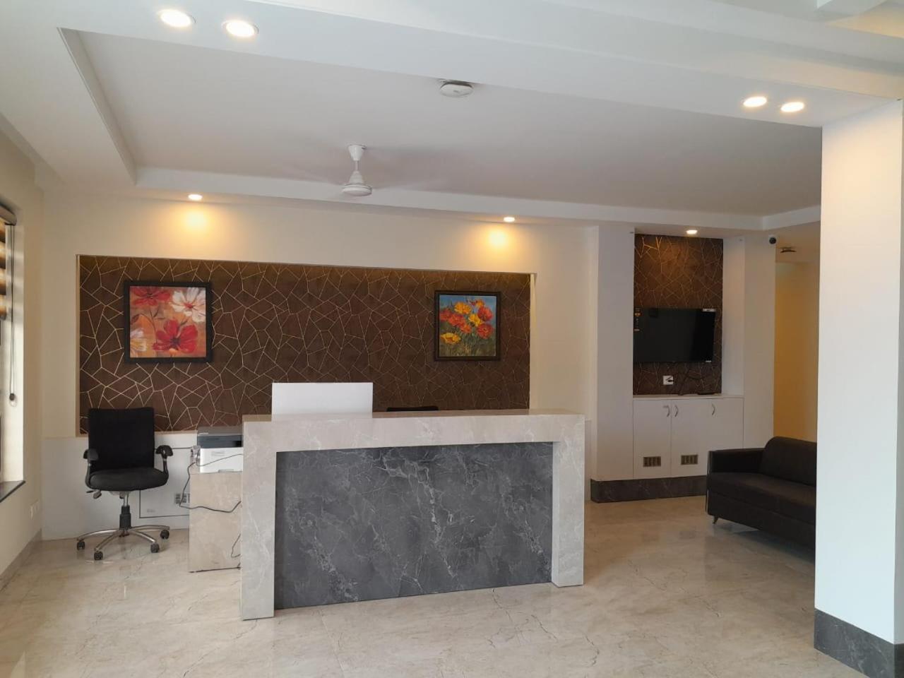 Hotel The Luxem - Behind Ibis Hotel Gurugram Gurgaon Exterior foto