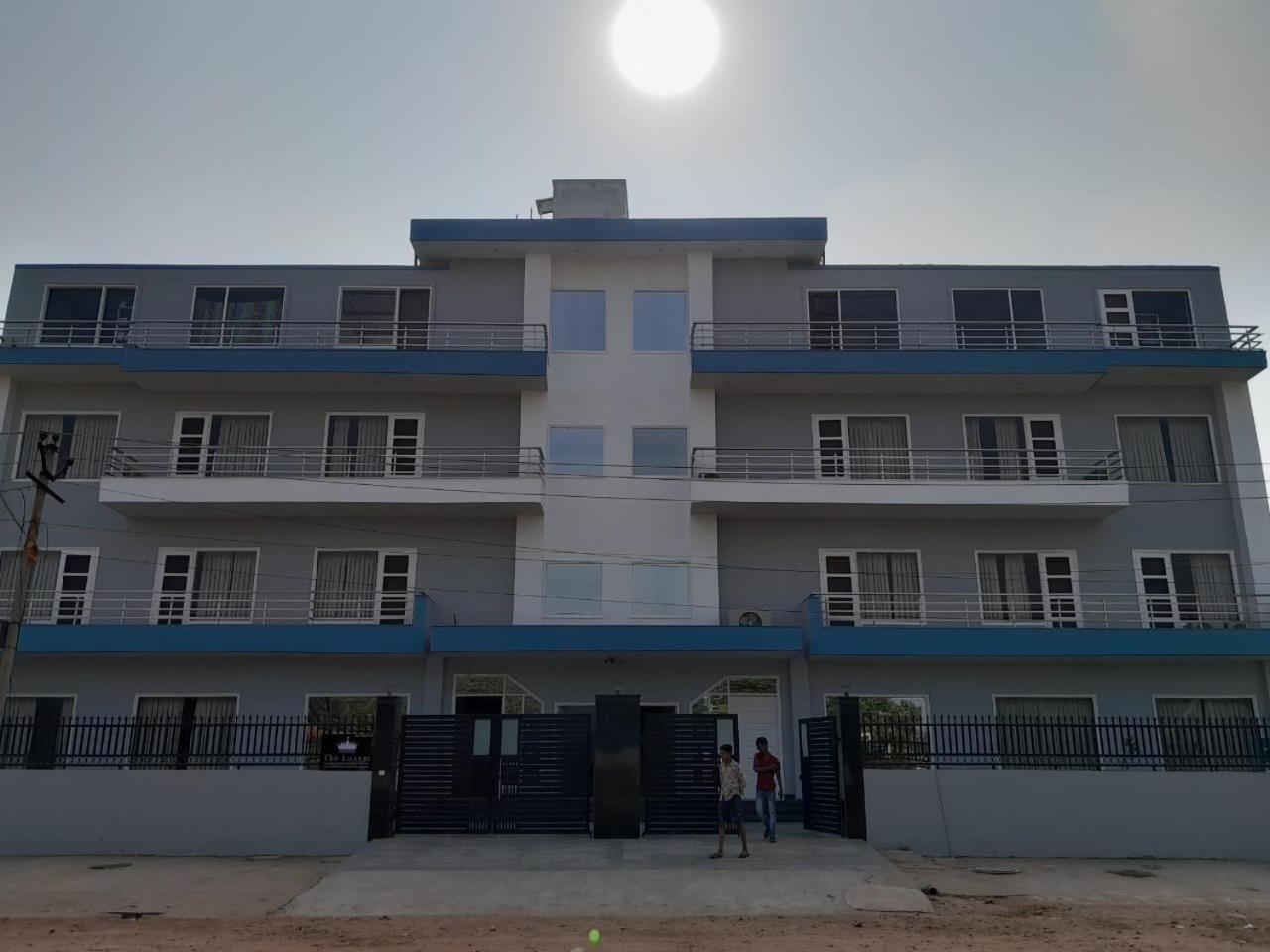 Hotel The Luxem - Behind Ibis Hotel Gurugram Gurgaon Exterior foto